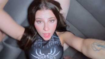 OMG! Handwerker Alarm an Halloween! Naja ordentlich ausgemessen und verfugt ist jetzt alles^^